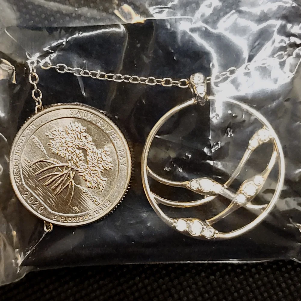 2013 AVON Organic Style Embellished Pendant Necklace Rhinestone Gold tone Sealed